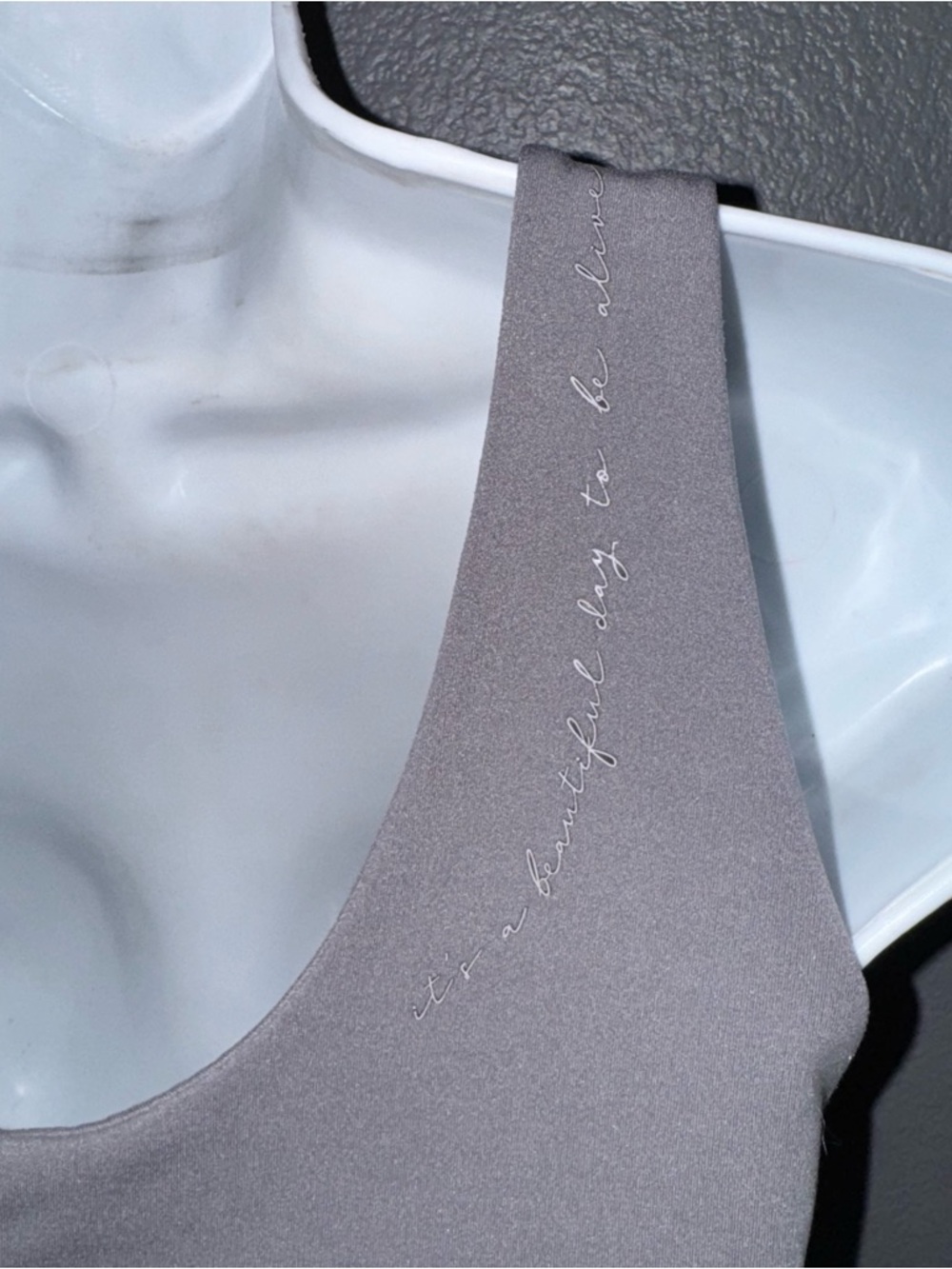 Gymshark Women’s Gray Sports Bra Cutout Crop Top size Medium - Large - Picture 5 of 7